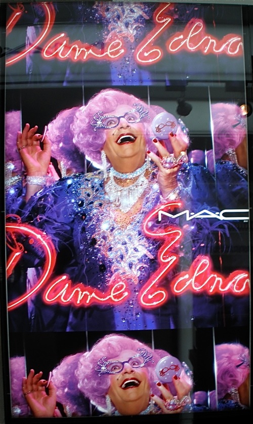 dame-edna